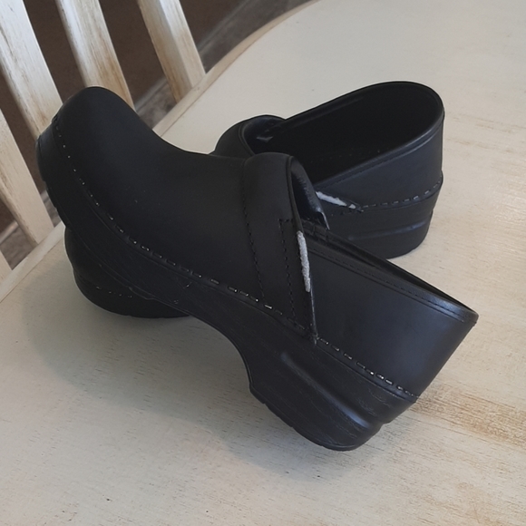 dansko clogs size 5